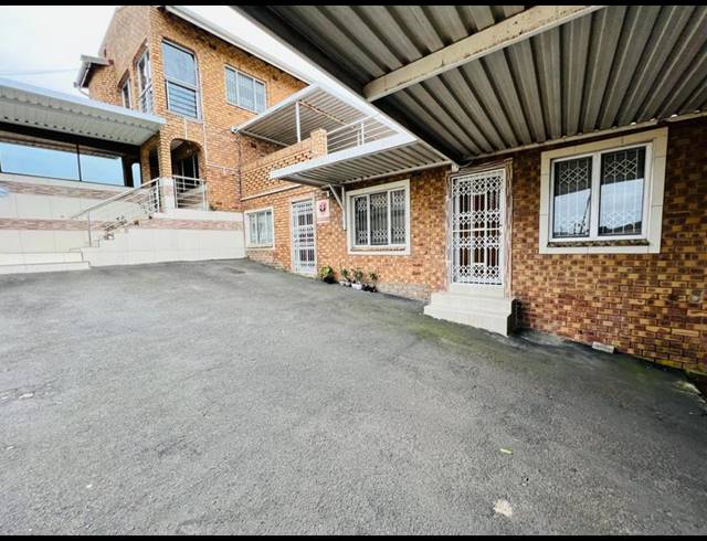 6 BEDROOM HOUSE FOR SALE IN MOORTON